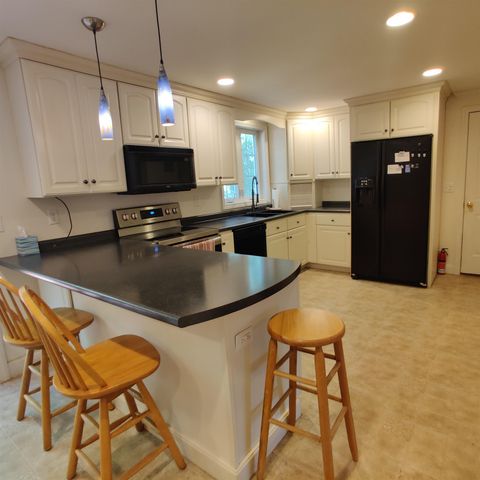13 Snowdrop Lane, Litchfield, NH 03052