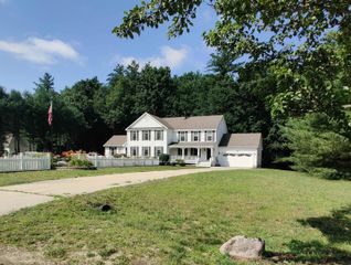 13 Snowdrop Lane, Litchfield, NH 03052