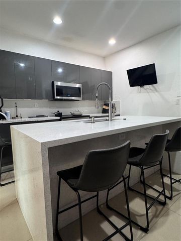 14613 SW 13th St, Pembroke Pines, FL 33027