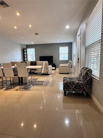 14613 SW 13th St, Pembroke Pines, FL 33027