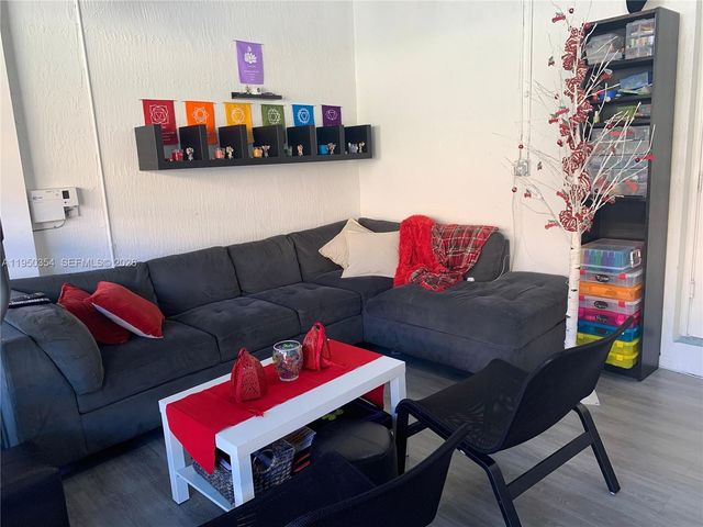 14613 SW 13th St, Pembroke Pines, FL 33027