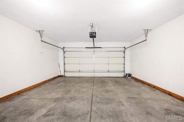 10927 Upland Terrace Drive, Lebanon, IL 62254