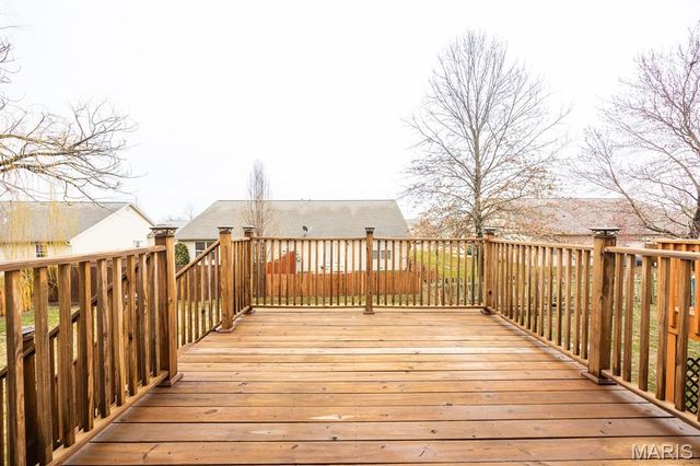 10927 Upland Terrace Drive, Lebanon, IL 62254