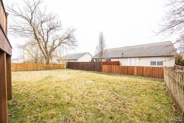 10927 Upland Terrace Drive, Lebanon, IL 62254