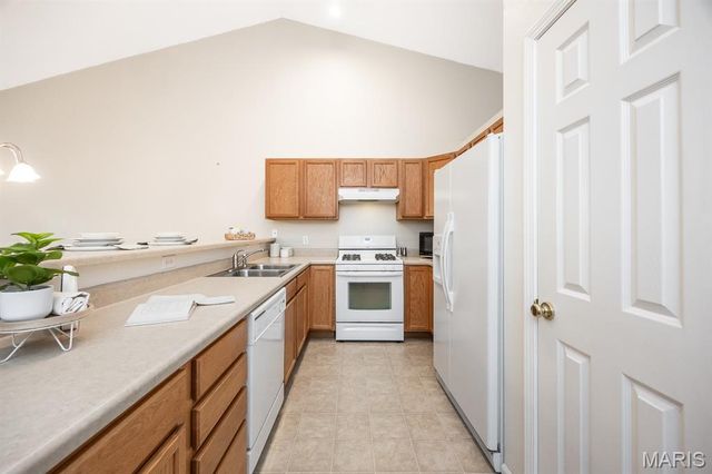 10927 Upland Terrace Drive, Lebanon, IL 62254