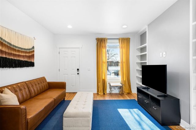 3059 Curtis Street, Denver, CO 80205