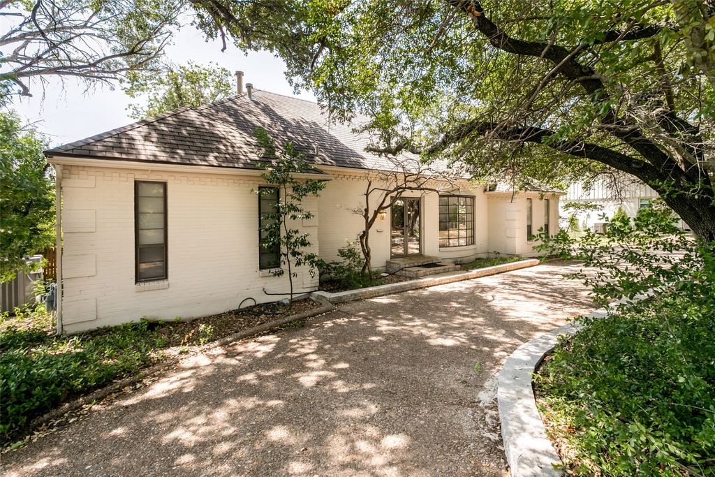 1909 Dakar Road E, Fort Worth, TX 76116