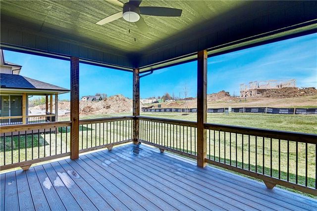 21901 W 99th Terrace, Lenexa, KS 66220