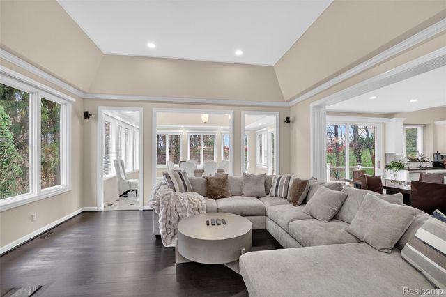 6620 Minnow Pond Drive, West Bloomfield Charter Township, MI 48322