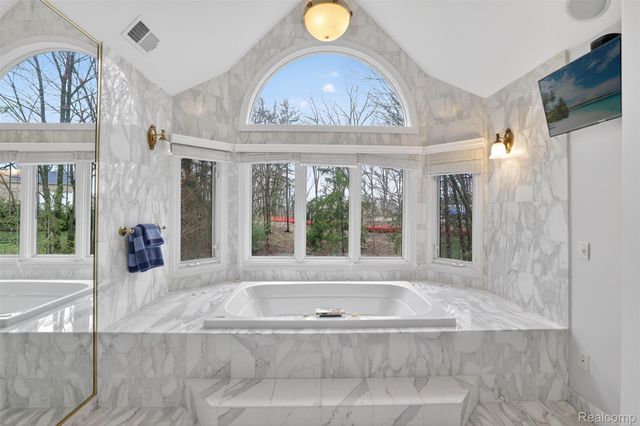6620 Minnow Pond Drive, West Bloomfield Charter Township, MI 48322