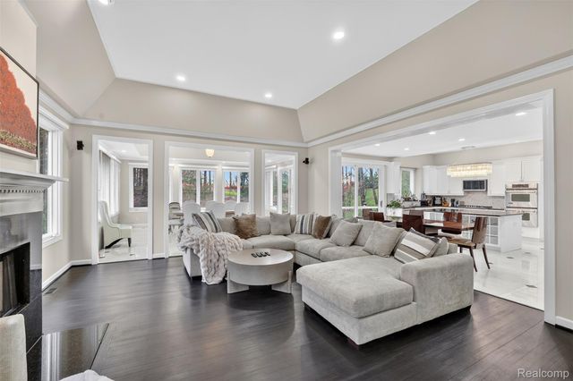 6620 Minnow Pond Drive, West Bloomfield Charter Township, MI 48322
