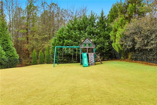 2002 Blossom Hill Drive, Roswell, GA 30076