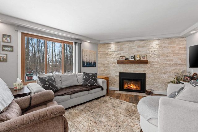 129 W WALLRICH ROAD, Cecil, WI 54111