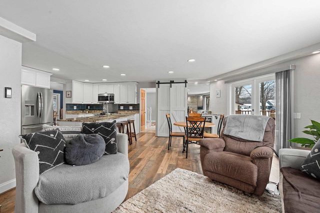 129 W WALLRICH ROAD, Cecil, WI 54111