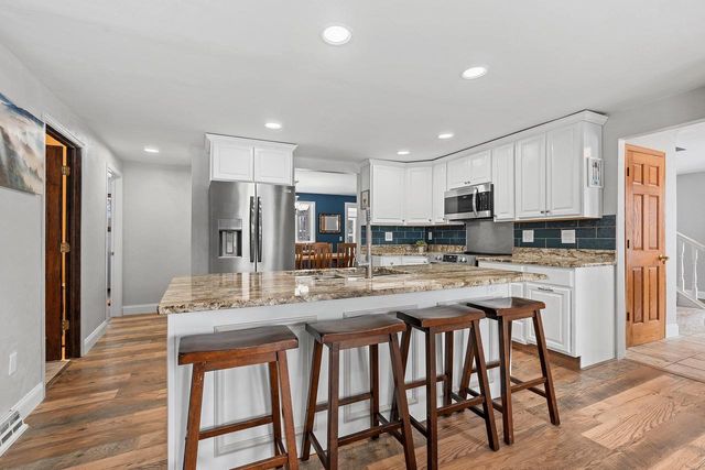 129 W WALLRICH ROAD, Cecil, WI 54111