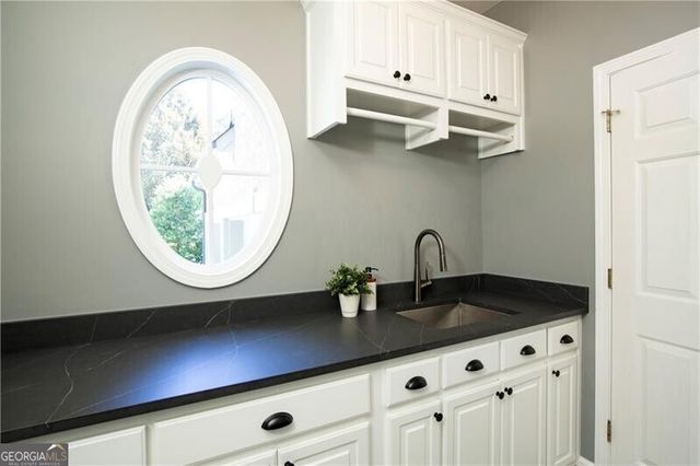 711 Hallbrook Court, Alpharetta, GA 30004