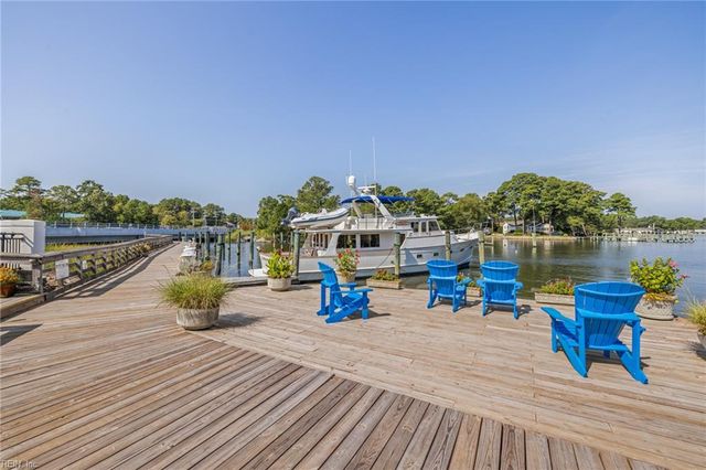 1284 Laskin Rd Apt 302, Virginia Beach, VA 23451