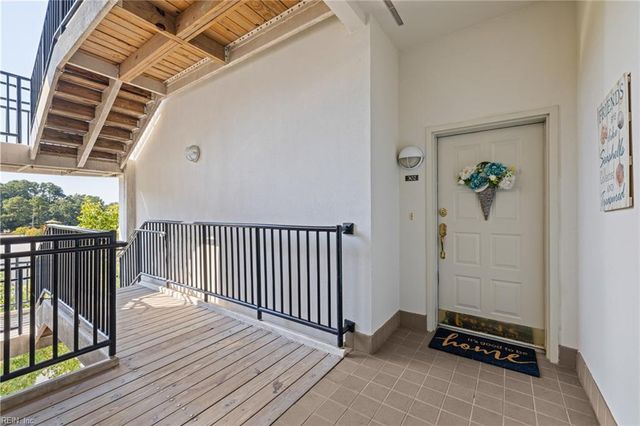 1284 Laskin Rd Apt 302, Virginia Beach, VA 23451