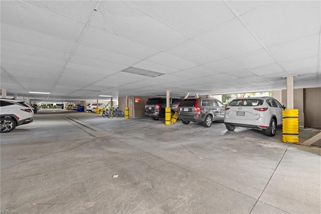 1284 Laskin Rd Apt 302, Virginia Beach, VA 23451