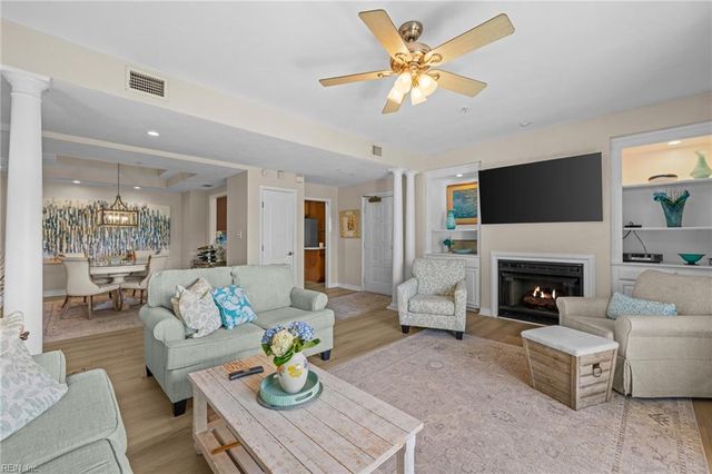 1284 Laskin Rd Apt 302, Virginia Beach, VA 23451