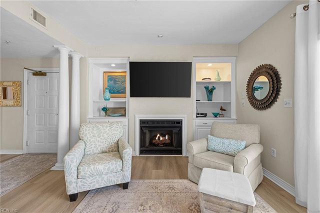 1284 Laskin Rd Apt 302, Virginia Beach, VA 23451