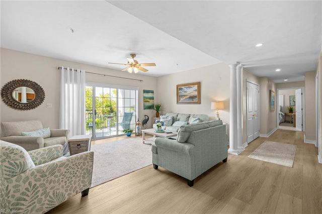 1284 Laskin Rd Apt 302, Virginia Beach, VA 23451