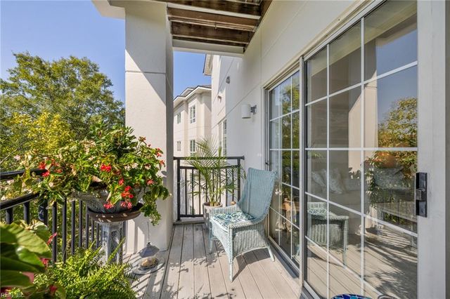 1284 Laskin Rd Apt 302, Virginia Beach, VA 23451