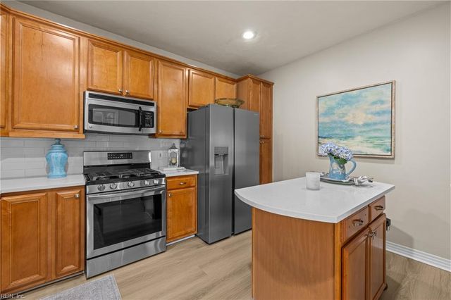 1284 Laskin Rd Apt 302, Virginia Beach, VA 23451