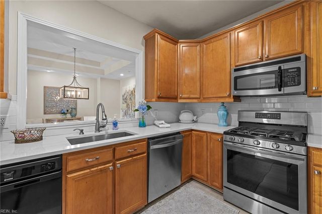 1284 Laskin Rd Apt 302, Virginia Beach, VA 23451