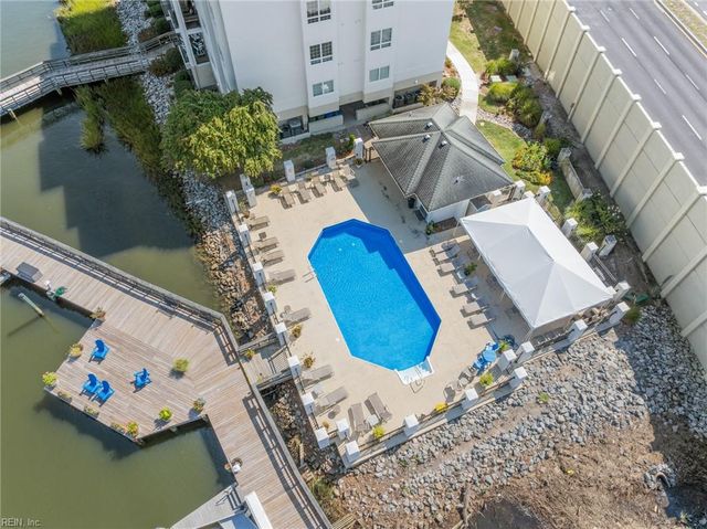 1284 Laskin Rd Apt 302, Virginia Beach, VA 23451