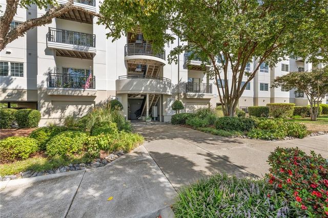 1284 Laskin Rd Apt 302, Virginia Beach, VA 23451