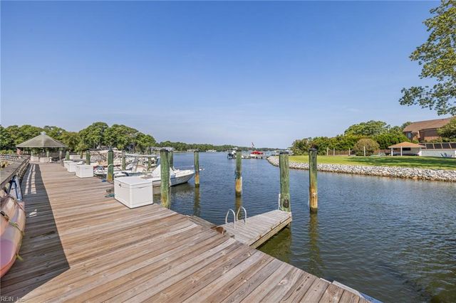 1284 Laskin Rd Apt 302, Virginia Beach, VA 23451