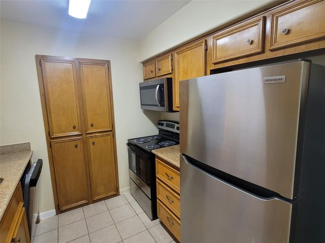 215 Post Office Street 801, Galveston, TX 77550