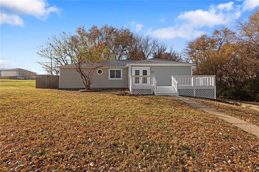 1508 3rd Avenue, Leavenworth, KS 66048