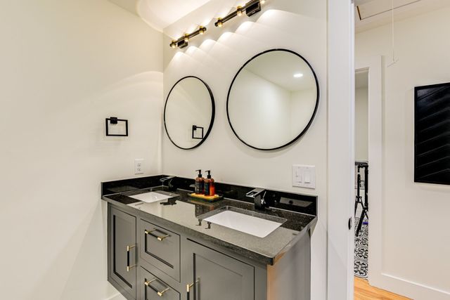 930 Downey Dr, Nashville, TN 37205