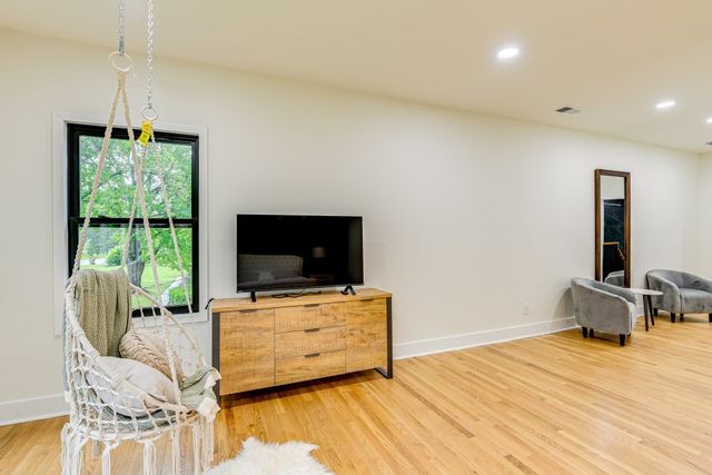 930 Downey Dr, Nashville, TN 37205