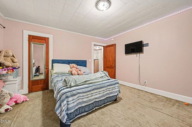 211 W Harden Street, Burlington, NC 27215