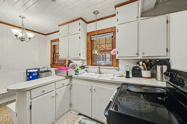 211 W Harden Street, Burlington, NC 27215