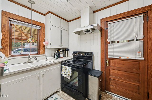211 W Harden Street, Burlington, NC 27215
