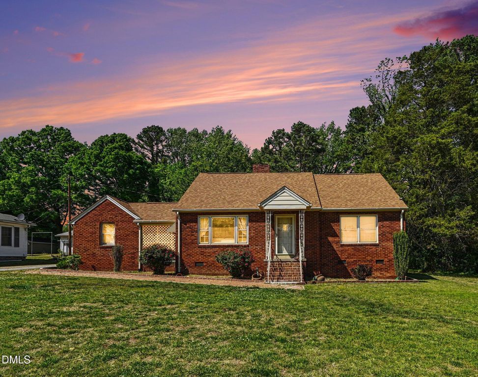 211 W Harden Street, Burlington, NC 27215