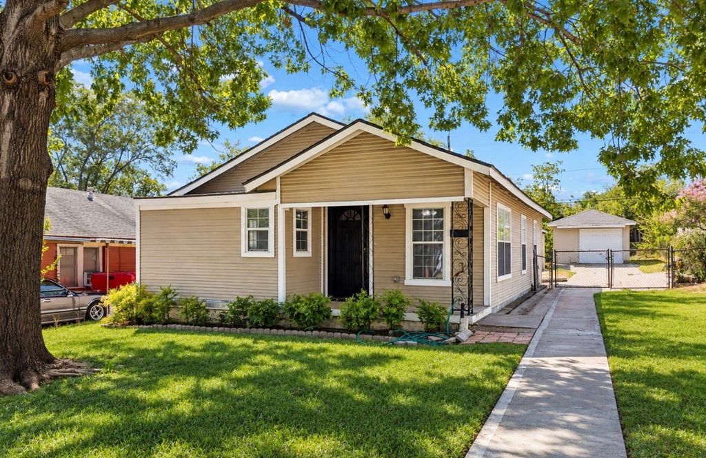 627 Hartsdale Drive, Dallas, TX 75211 — exterior