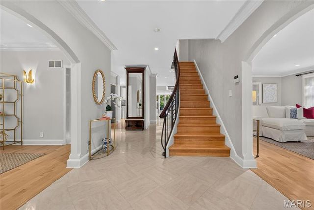 44 Broadview Drive, St Louis, MO 63105