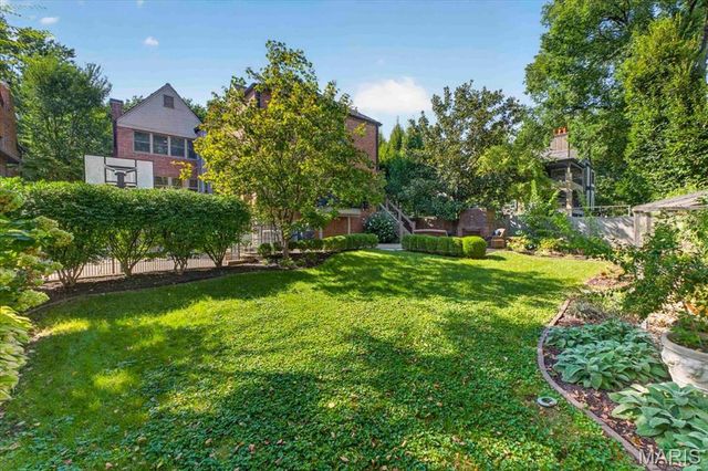 44 Broadview Drive, St Louis, MO 63105