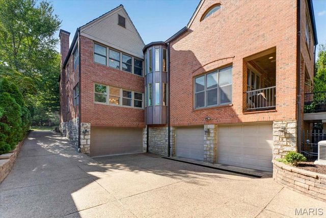 44 Broadview Drive, St Louis, MO 63105