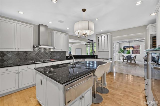 44 Broadview Drive, St Louis, MO 63105