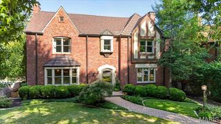 44 Broadview Drive, St Louis, MO 63105