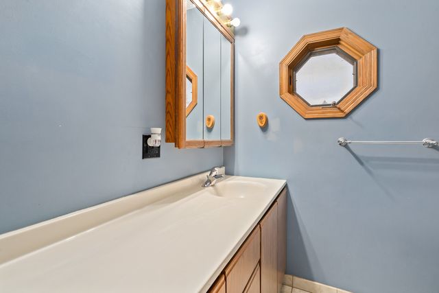 9546 S Spaulding Avenue, Evergreen Park, IL 60805