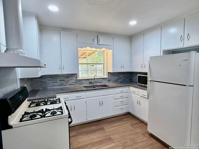 211 Chelsea, San Antonio, TX 78213