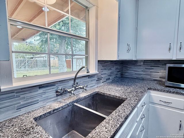 211 Chelsea, San Antonio, TX 78213