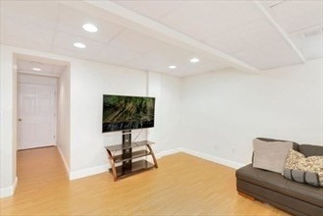 201 Main 34, Woburn, MA 01801